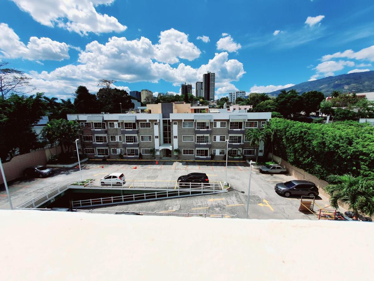 San Benito Flats Wifi 50Mg - 4 Huespedes - Parqueos Apartment San Salvador Exterior photo
